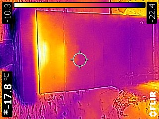 Heat signature showing cluster of bees at the top of hive